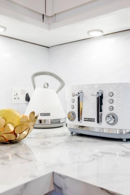 House 10 Mins To Tower Bridge Hot Tub & Parking Villa Londra Exterior foto