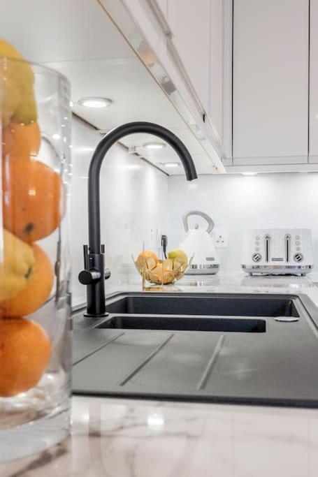 House 10 Mins To Tower Bridge Hot Tub & Parking Villa Londra Exterior foto